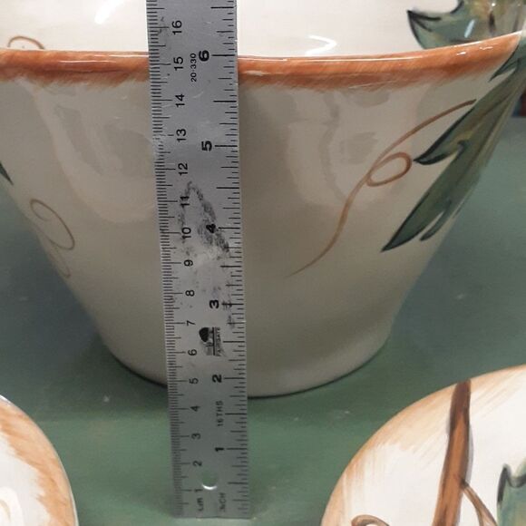 Tabletops Gallery Napa 10" Serving Bowl & set of 2 matching 9" salad plates - Picture 6 of 10